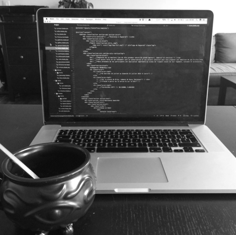 Ordinateur et café